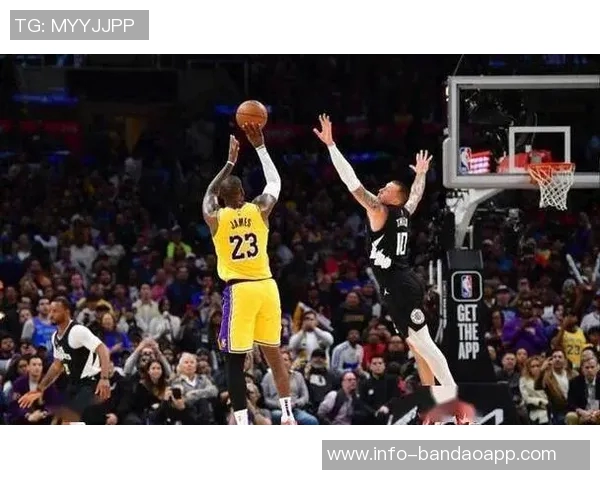 詹姆斯周二中午宣布退役实为广告宣传早有预兆引发热议