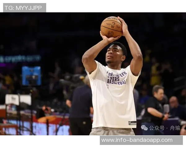 华子承担持球防守责任芬奇希望减轻麦丹犯规压力 华子承担持球防守责任芬奇希望减轻麦丹犯规压力