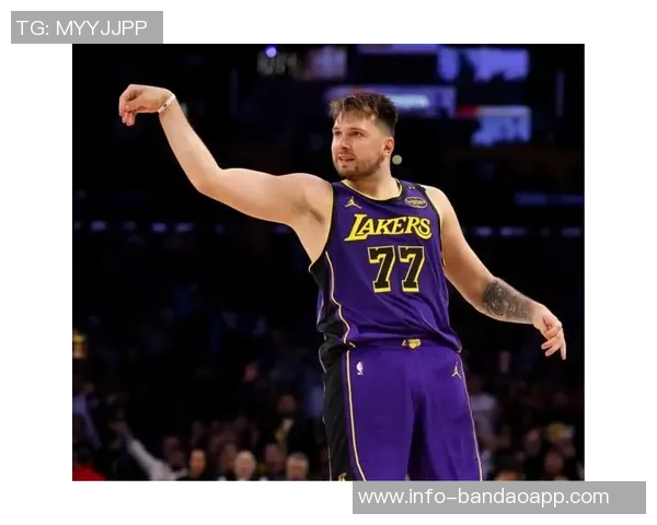 东契奇单打无解湖人防守漏洞显现后场短板依旧难以弥补 东契奇单打无解湖人防守漏洞显现后场短板依旧难以弥补