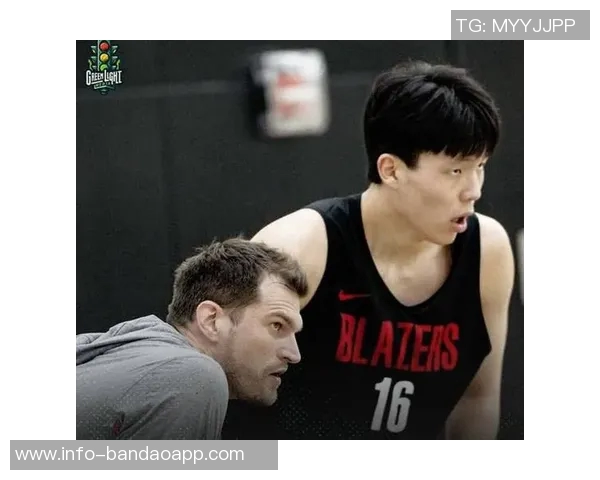 迈阿密球迷与杨瀚森偶遇合影网友呼吁保护他避免网络暴力 迈阿密球迷与杨瀚森偶遇合影网友呼吁保护他避免网络暴力