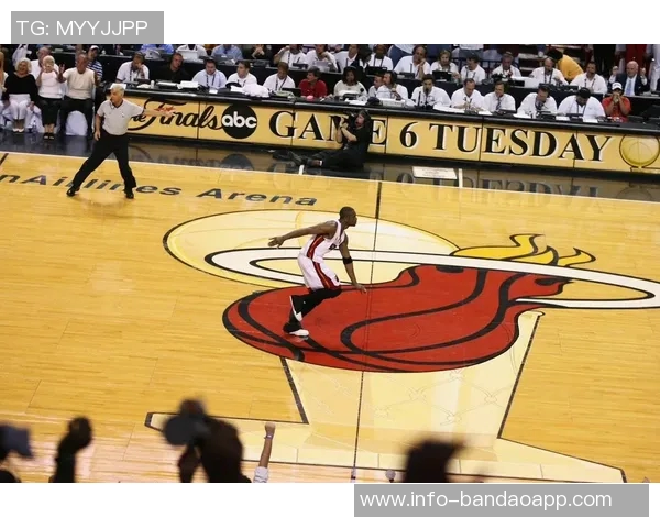 公牛球场意外现冷凝水今日比赛开球时间被迫推迟