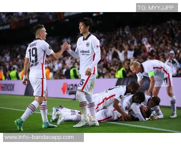 查韦斯收到多份租借报价但更倾向于继续留在拜仁发展