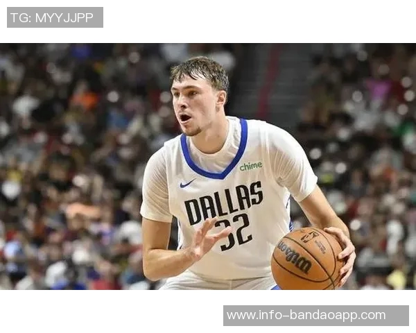 弗拉格因左脚踝扭伤缺席比赛现场观赛与库班同坐展现球队团结精神